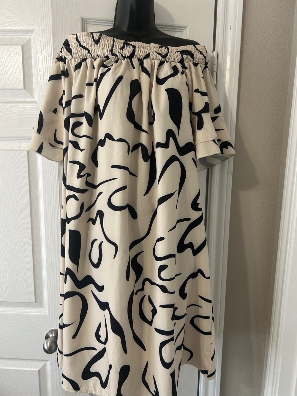 SHEIN Cream Off-Shoulder Midi Dress with Black Abstract Print
